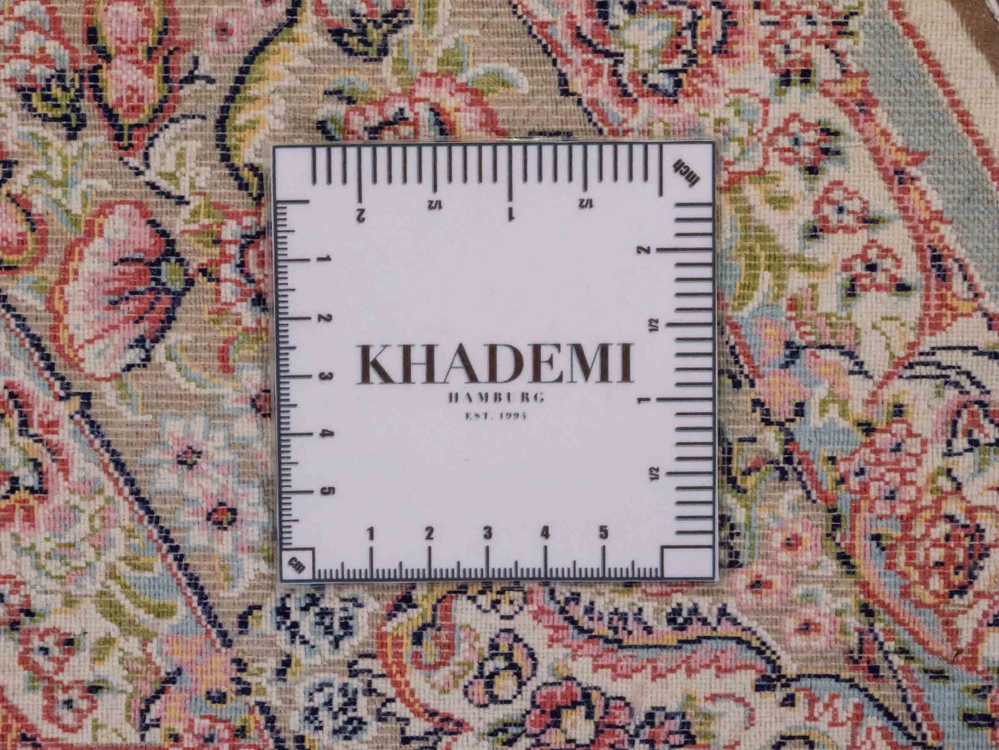 Persischer Maschinenteppich von Khademi aus Acryl, rund, creme, Allover-Täbriz-Design, Größe: 150 x 150 cm. Made in Iran. Teppichnummer: KB4-1838. Verkauf durch Jupiter Intl.