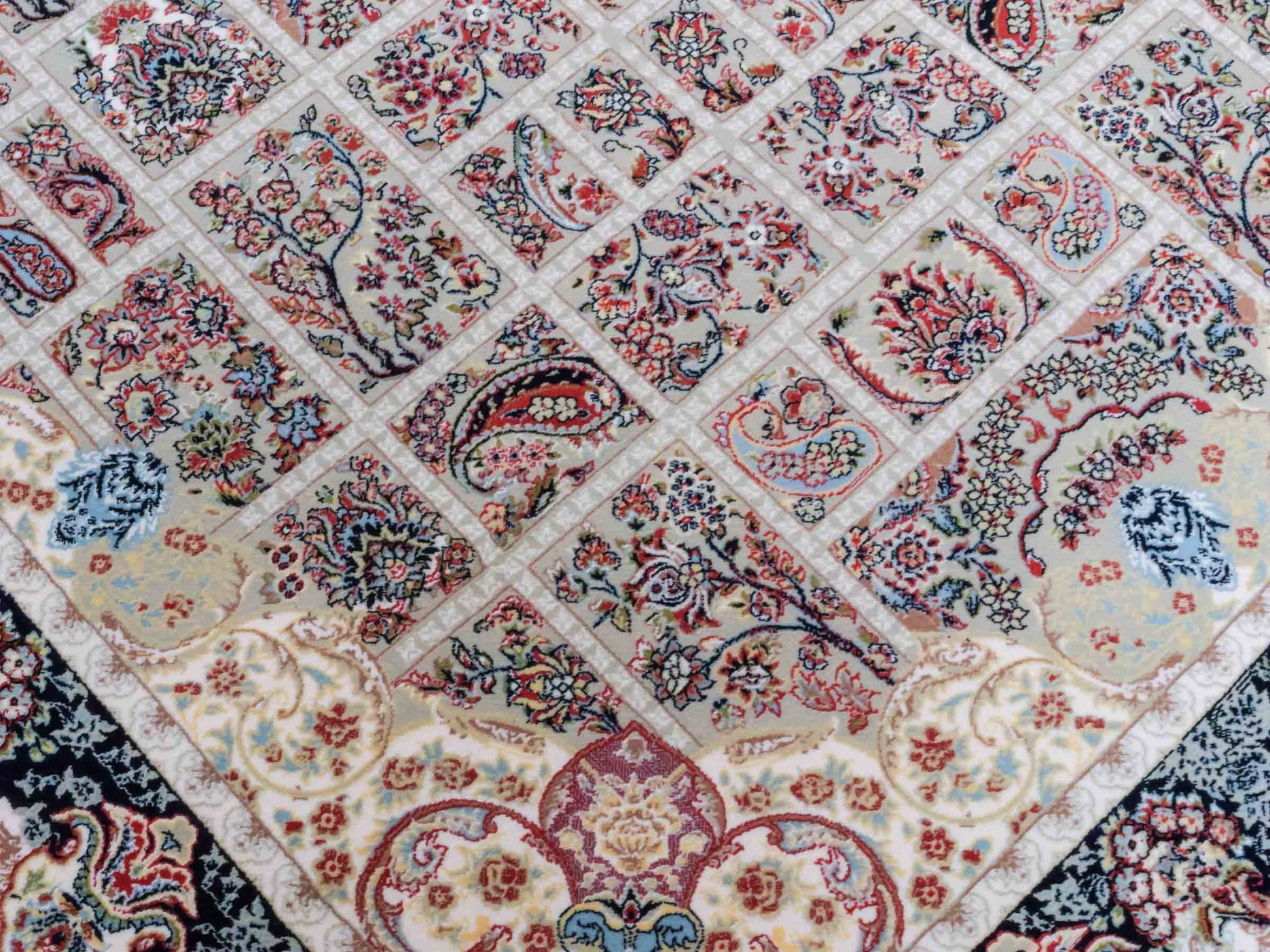 Persischer Läufer-Maschinenteppich von Khademi aus Acryl, grau, Ghom-Medaillon-Design, Größe: 300 x 100 cm. Made in Iran. Teppichnummer: KB4-1835. Verkauf durch Jupiter Intl.