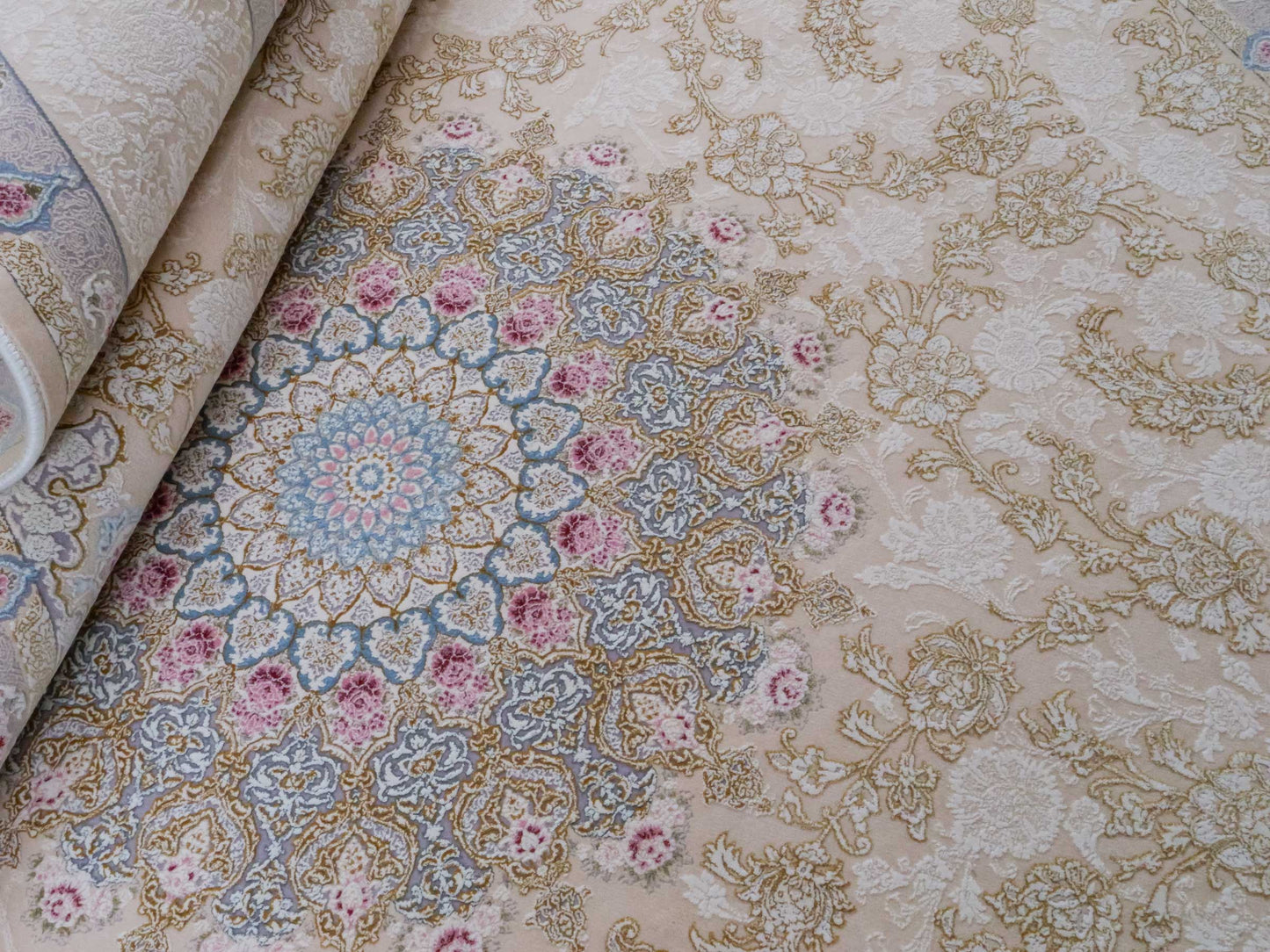 Persischer Maschinenteppich von Khademi aus Acryl, creme, Täbriz-Medaillon-Design, Größe: 300 x 200 cm. Made in Iran. Teppichnummer: KB4-1833. Verkauf durch Jupiter Intl.