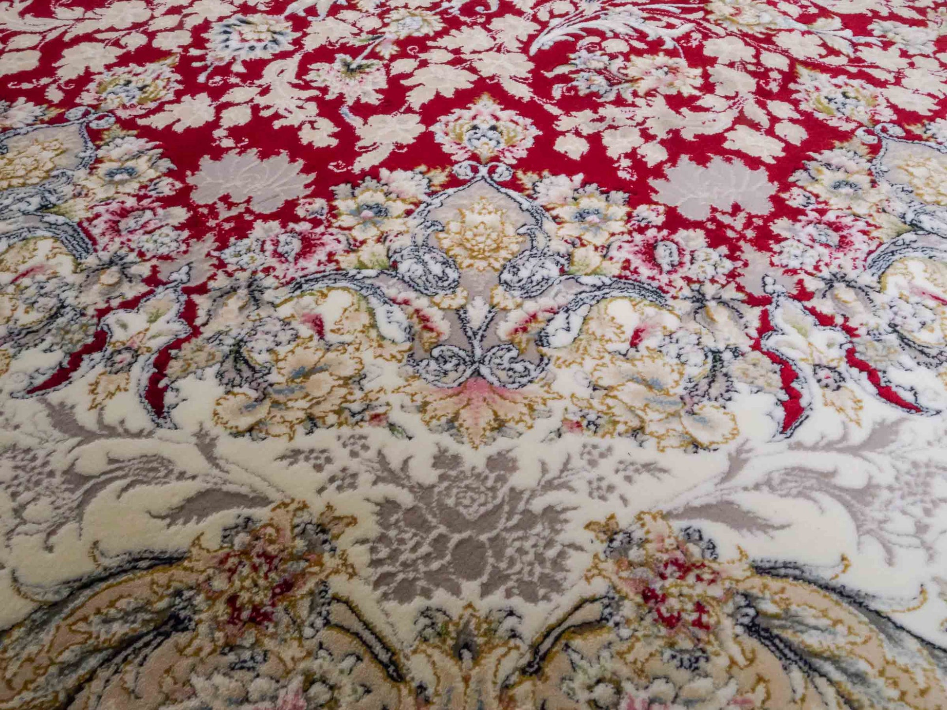 Persischer Maschinenteppich von Khademi aus Acryl, rot, Täbriz-Medaillon-Design, Größe: 300 x 200 cm. Made in Iran. Teppichnummer: KB4-1832. Verkauf durch Jupiter Intl.