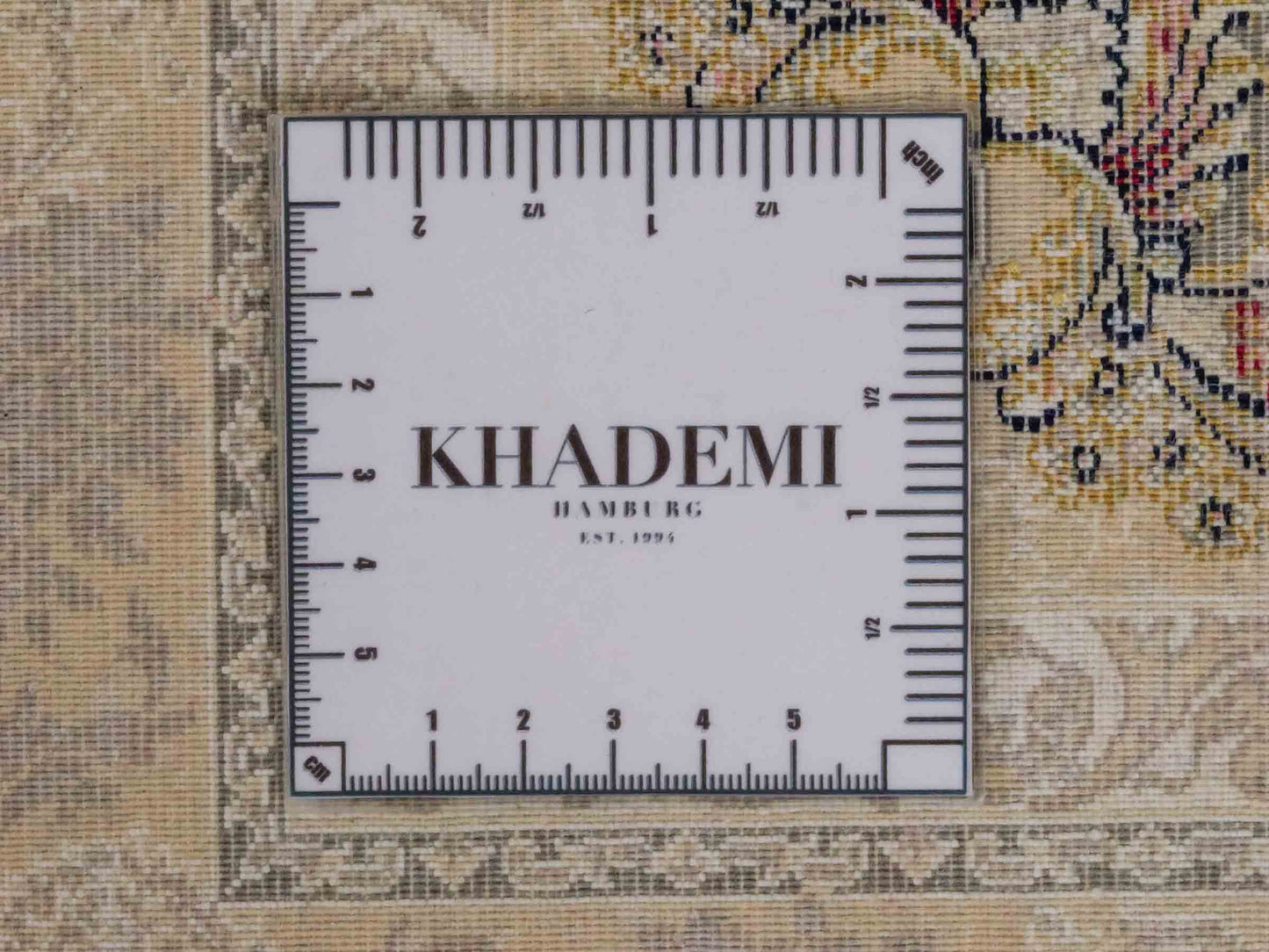 Persischer Maschinenteppich von Khademi aus Acryl, rot, Täbriz-Medaillon-Design, Größe: 300 x 200 cm. Made in Iran. Teppichnummer: KB4-1832. Verkauf durch Jupiter Intl.