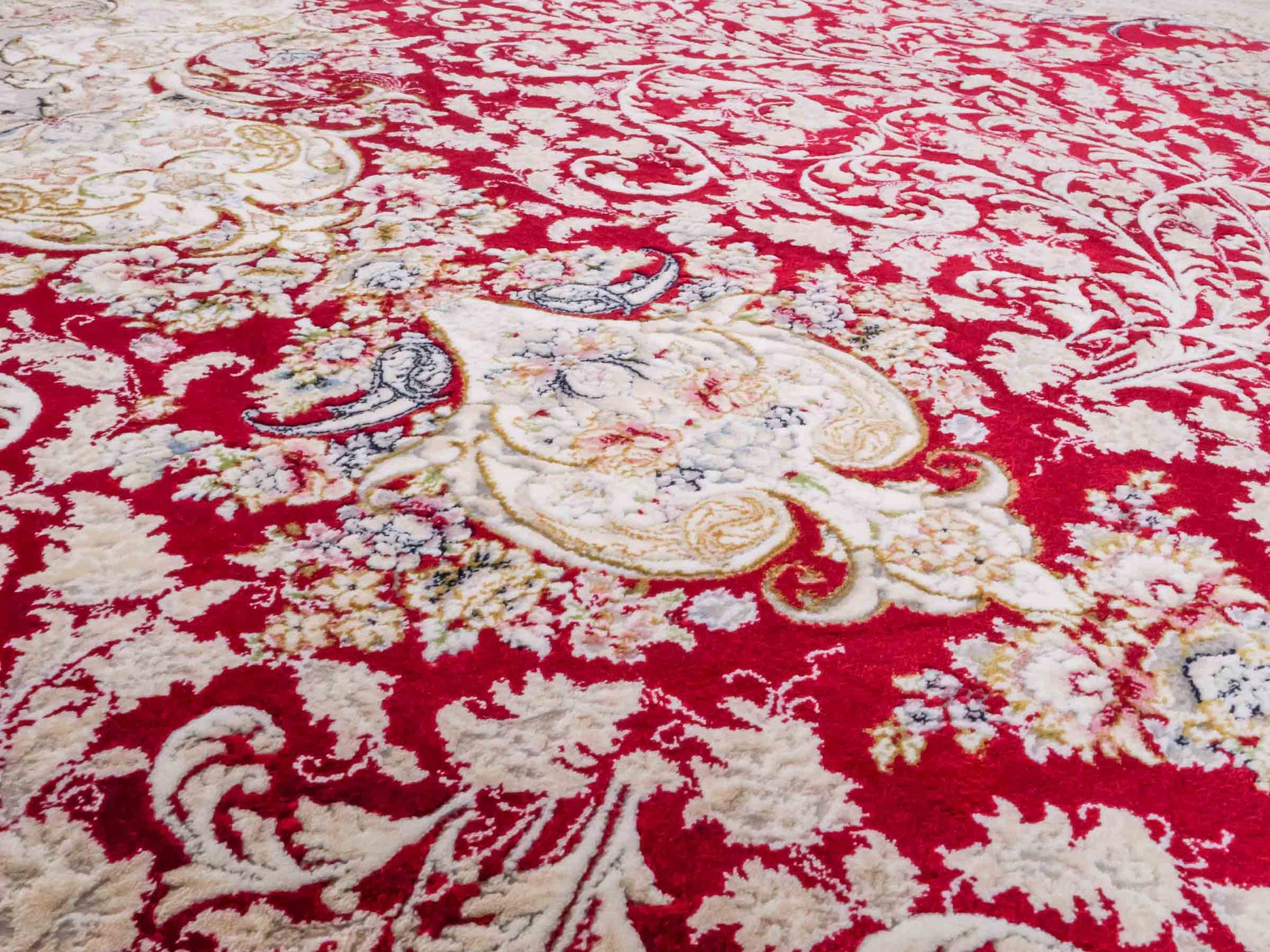 Persischer Maschinenteppich von Khademi aus Acryl, rot, Täbriz-Medaillon-Design, Größe: 300 x 200 cm. Made in Iran. Teppichnummer: KB4-1834. Verkauf durch Jupiter Intl.