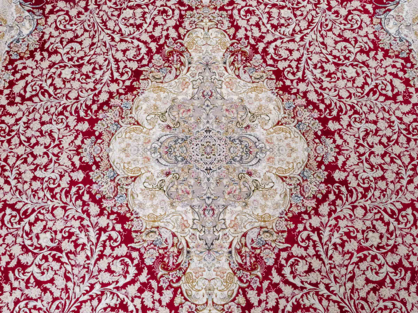 Persischer Maschinenteppich von Khademi aus Acryl, rot, Täbriz-Medaillon-Design, Größe: 300 x 200 cm. Made in Iran. Teppichnummer: KB4-1834. Verkauf durch Jupiter Intl.