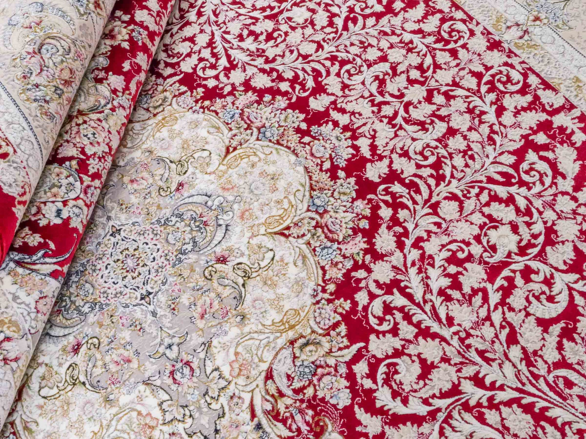 Persischer Maschinenteppich von Khademi aus Acryl, rot, Täbriz-Medaillon-Design, Größe: 300 x 200 cm. Made in Iran. Teppichnummer: KB4-1834. Verkauf durch Jupiter Intl.