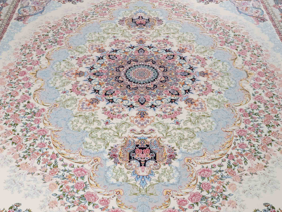 Persischer Maschinenteppich von Khademi aus Acryl, cremeweiß, mit Medaillon, Täbriz-Design, Größe: 350 x 250 cm. Made in Iran. Teppichnummer: KB4-1839. Verkauf durch Jupiter Intl.