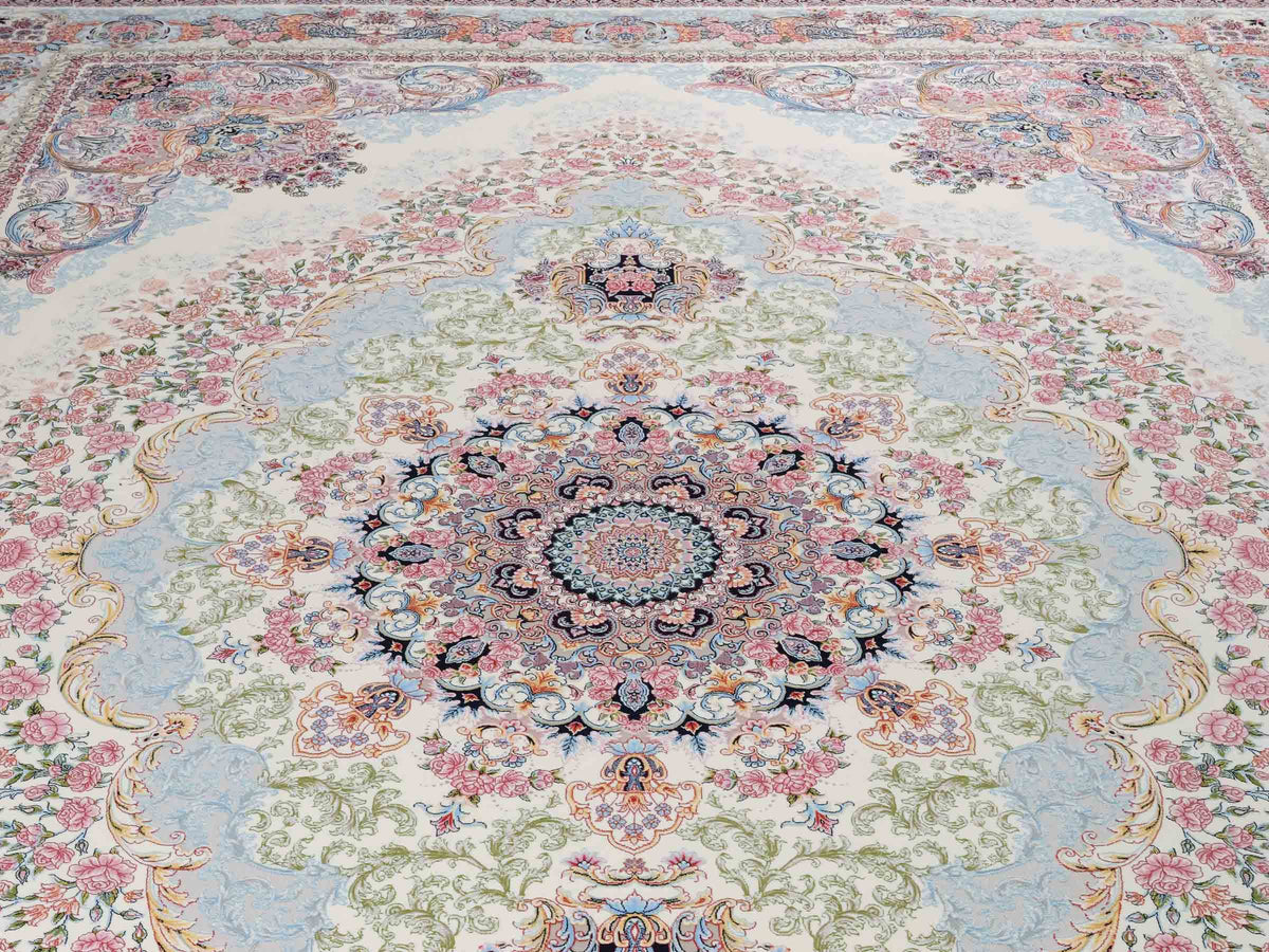Persischer Maschinenteppich von Khademi aus Acryl, cremeweiß, mit Medaillon, Täbriz-Design, Größe: 350 x 250 cm. Made in Iran. Teppichnummer: KB4-1839. Verkauf durch Jupiter Intl.