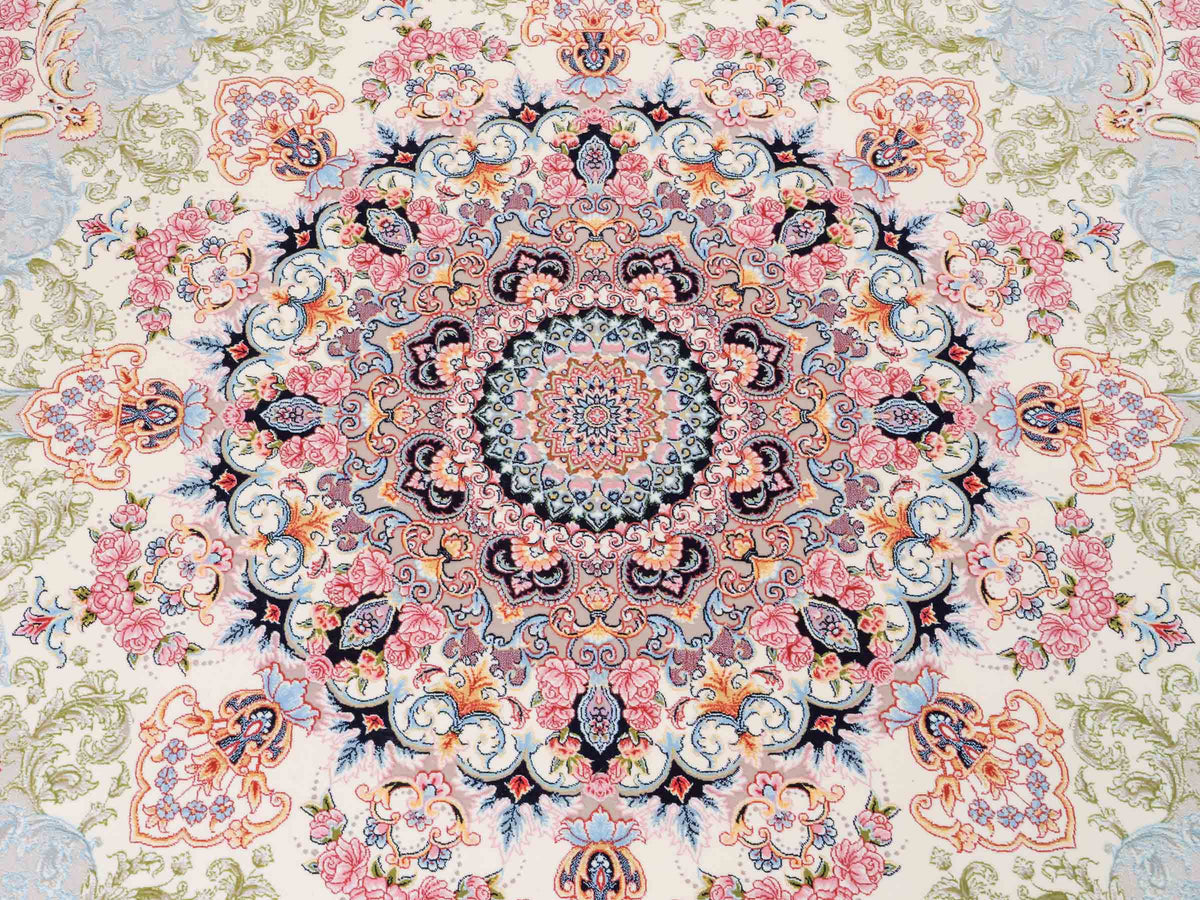 Persischer Maschinenteppich von Khademi aus Acryl, cremeweiß, mit Medaillon, Täbriz-Design, Größe: 350 x 250 cm. Made in Iran. Teppichnummer: KB4-1839. Verkauf durch Jupiter Intl.