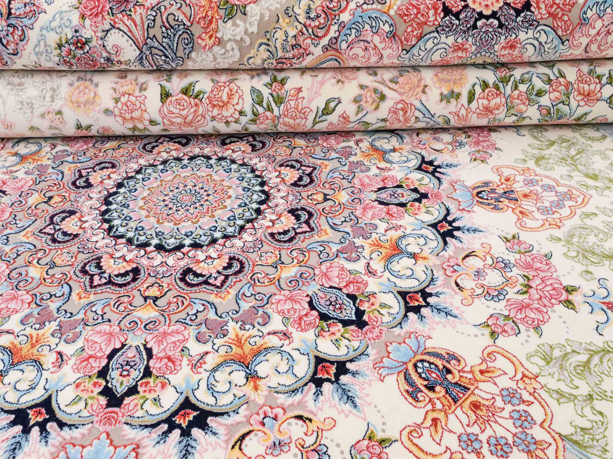 Persischer Maschinenteppich von Khademi aus Acryl, cremeweiß, mit Medaillon, Täbriz-Design, Größe: 350 x 250 cm. Made in Iran. Teppichnummer: KB4-1839. Verkauf durch Jupiter Intl.