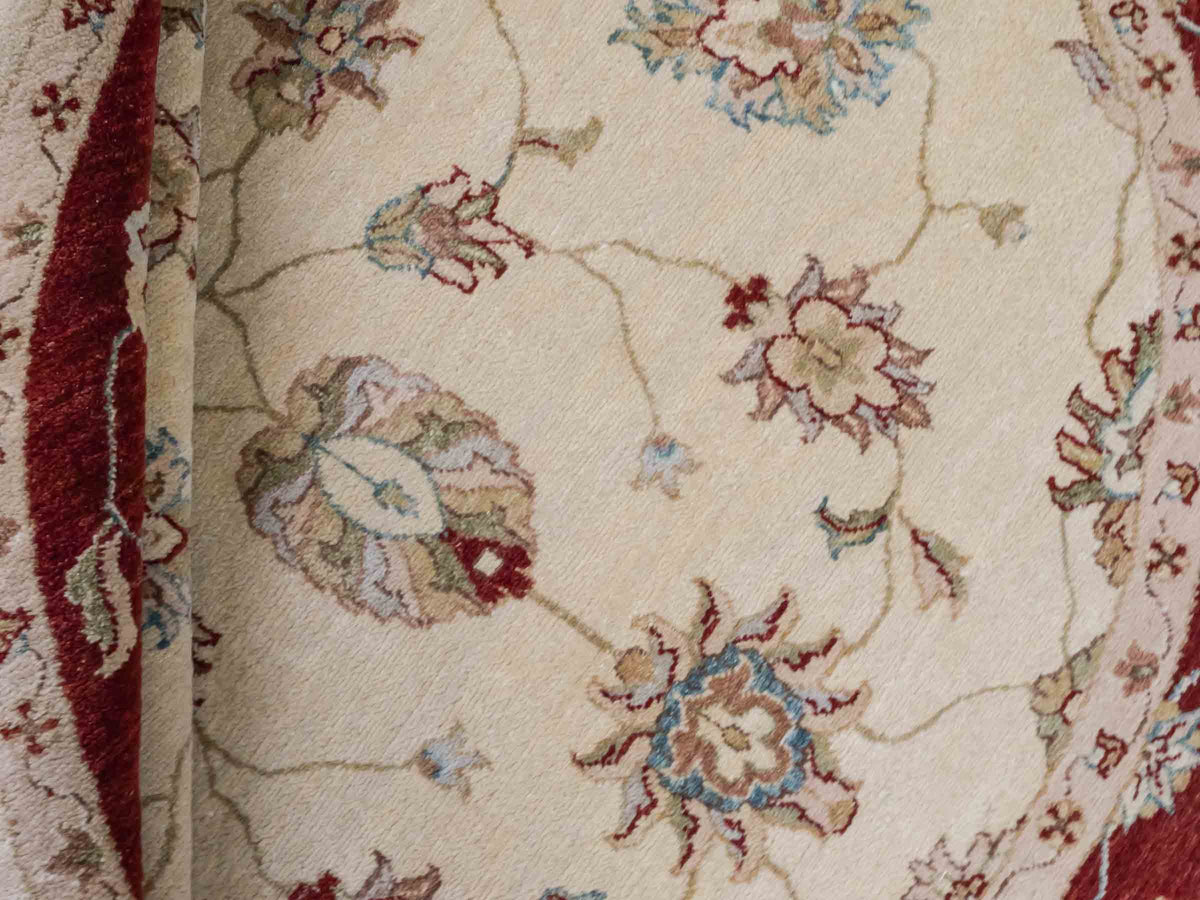 Runder, handgeknüpfter Ziegler Farahan Orientteppich von Khademi aus Wolle, beige, gold, rot. Klassisches Allover-Design. Traditionell von Hand geknüpft in Afghanistan. Größe: 185 cm x 185 cm. Teppichnummer: SB3-1120 | Jupiter Intl.