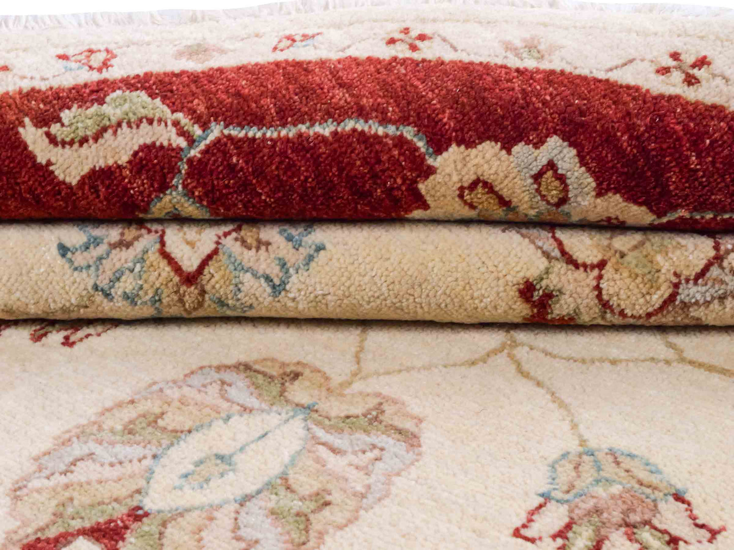 Runder, handgeknüpfter Ziegler Farahan Orientteppich von Khademi aus Wolle, beige, gold, rot. Klassisches Allover-Design. Traditionell von Hand geknüpft in Afghanistan. Größe: 185 cm x 185 cm. Teppichnummer: SB3-1120 | Jupiter Intl.
