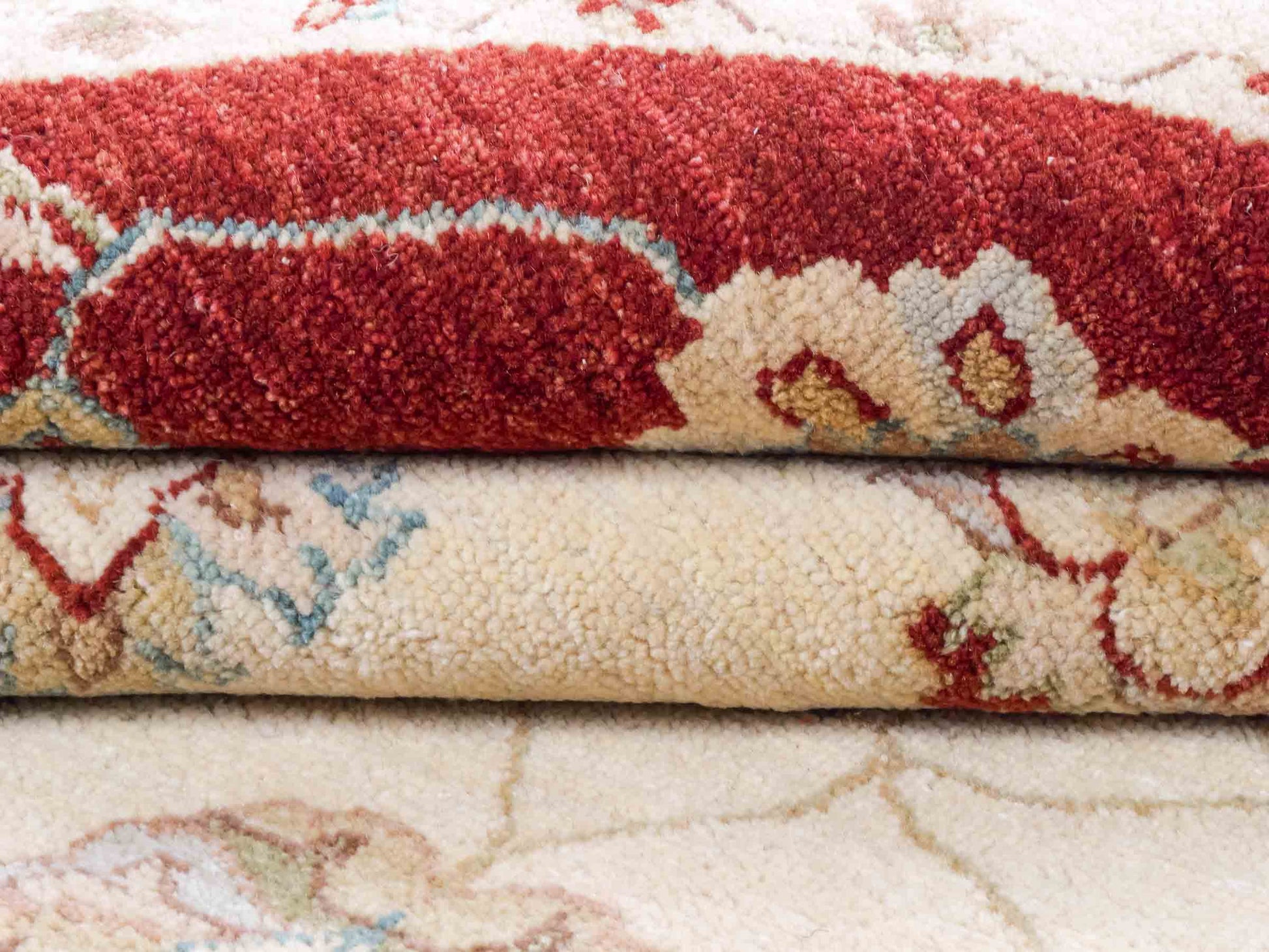 Runder, handgeknüpfter Ziegler Farahan Orientteppich von Khademi aus Wolle, beige, gold, rot. Klassisches Allover-Design. Traditionell von Hand geknüpft in Afghanistan. Größe: 185 cm x 185 cm. Teppichnummer: SB3-1120 | Jupiter Intl.