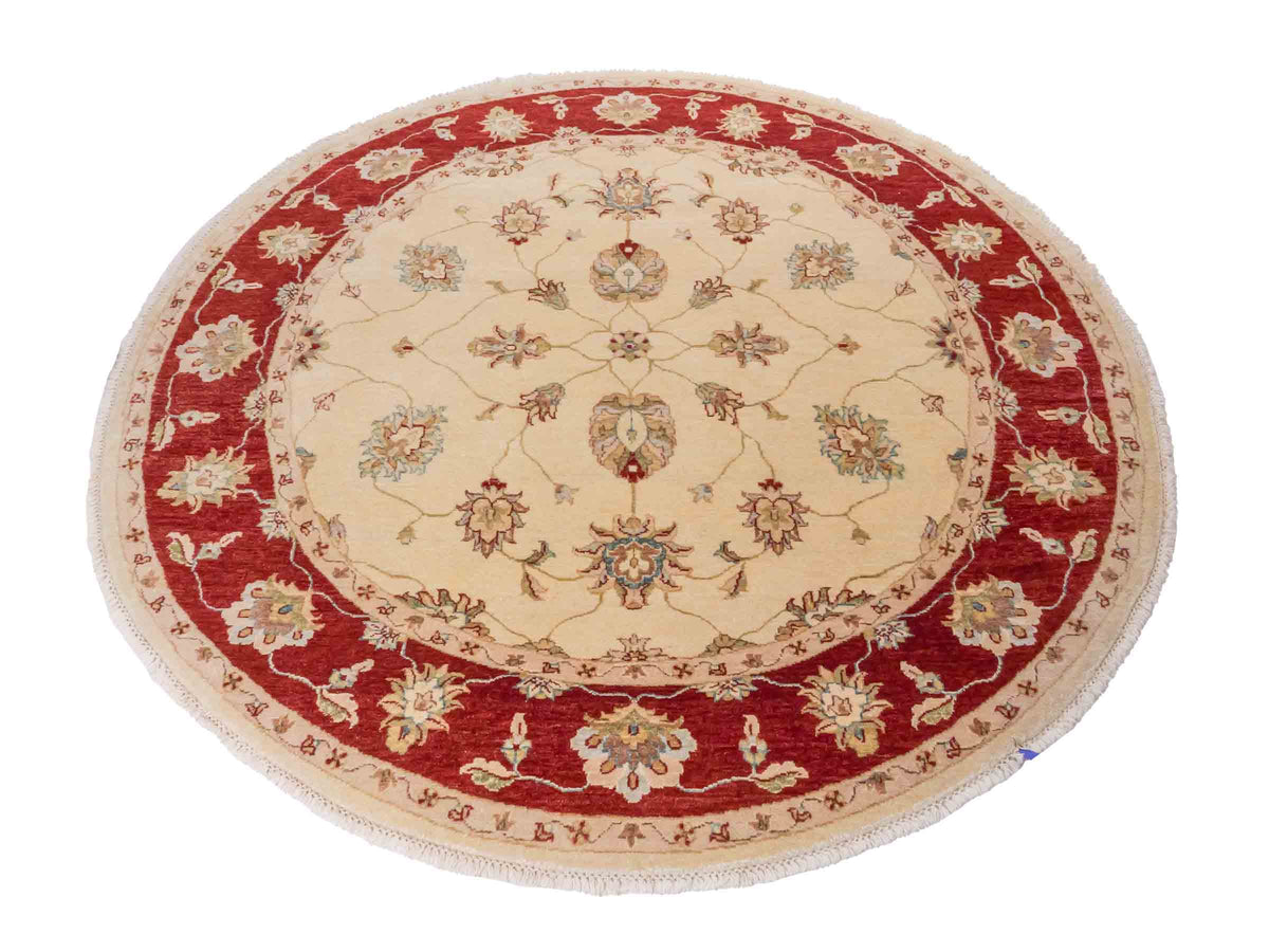 Runder, handgeknüpfter Ziegler Farahan Orientteppich von Khademi aus Wolle, beige, gold, rot. Klassisches Allover-Design. Traditionell von Hand geknüpft in Afghanistan. Größe: 185 cm x 185 cm. Teppichnummer: SB3-1120 | Jupiter Intl.