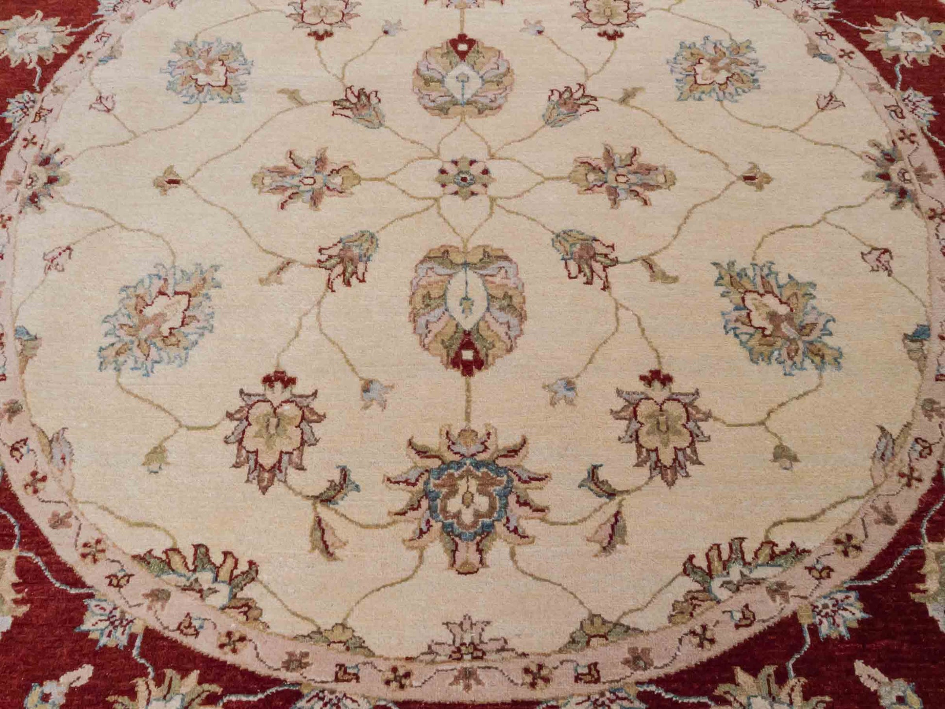 Runder, handgeknüpfter Ziegler Farahan Orientteppich von Khademi aus Wolle, beige, gold, rot. Klassisches Allover-Design. Traditionell von Hand geknüpft in Afghanistan. Größe: 185 cm x 185 cm. Teppichnummer: SB3-1120 | Jupiter Intl.