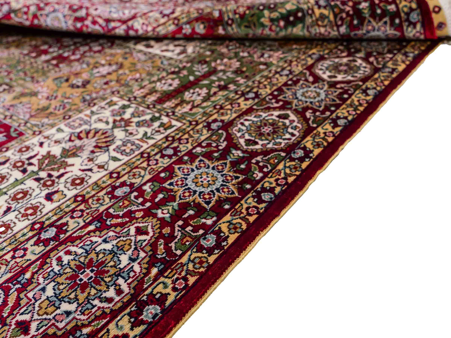 Sehr feiner, handgeknüpfter Khademi Orientteppich mit Ghom Design aus reiner Seide, rot, multicolor. 122x70 cm. Vertrieb durch Jupiter Intl.