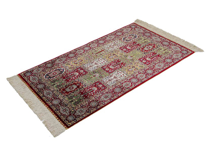 Sehr feiner, handgeknüpfter Khademi Orientteppich mit Ghom Design aus reiner Seide, rot, multicolor. 122x70 cm. Vertrieb durch Jupiter Intl.