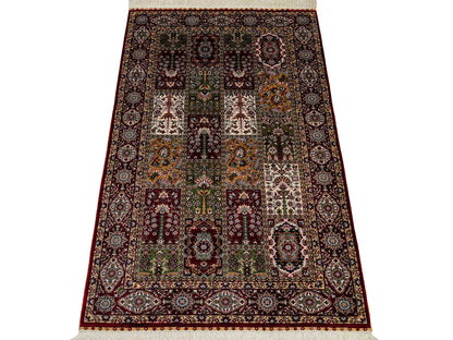 Sehr feiner, handgeknüpfter Khademi Orientteppich mit Ghom Design aus reiner Seide, rot, multicolor. 122x70 cm. Vertrieb durch Jupiter Intl.