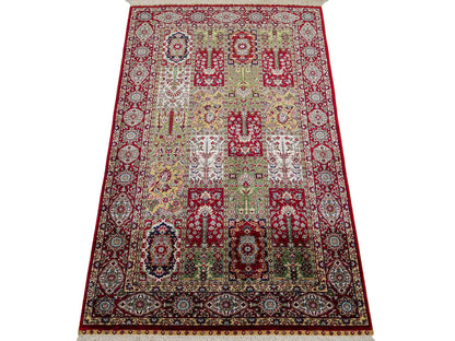 Sehr feiner, handgeknüpfter Khademi Orientteppich mit Ghom Design aus reiner Seide, rot, multicolor. 122x70 cm. Vertrieb durch Jupiter Intl.