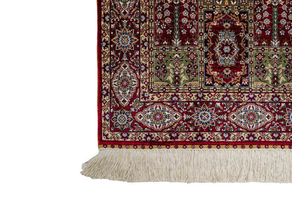 Sehr feiner, handgeknüpfter Khademi Orientteppich mit Ghom Design aus reiner Seide, rot, multicolor. 122x70 cm. Vertrieb durch Jupiter Intl.