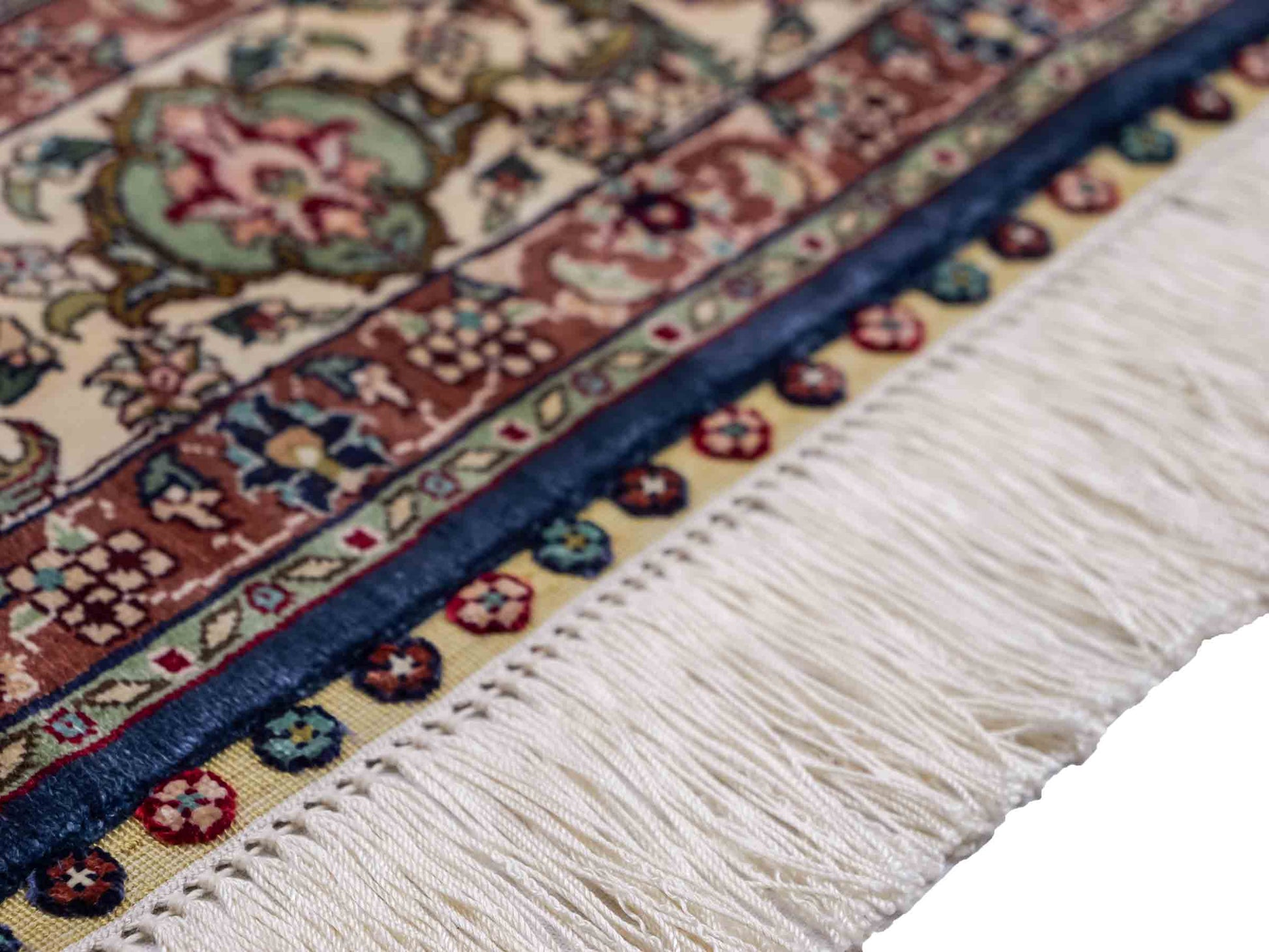 Sehr feiner, handgeknüpfter Khademi Orientteppich mit Ghom Design aus reiner Seide, blau, creme. 123x78 cm. Vertrieb durch Jupiter Intl.