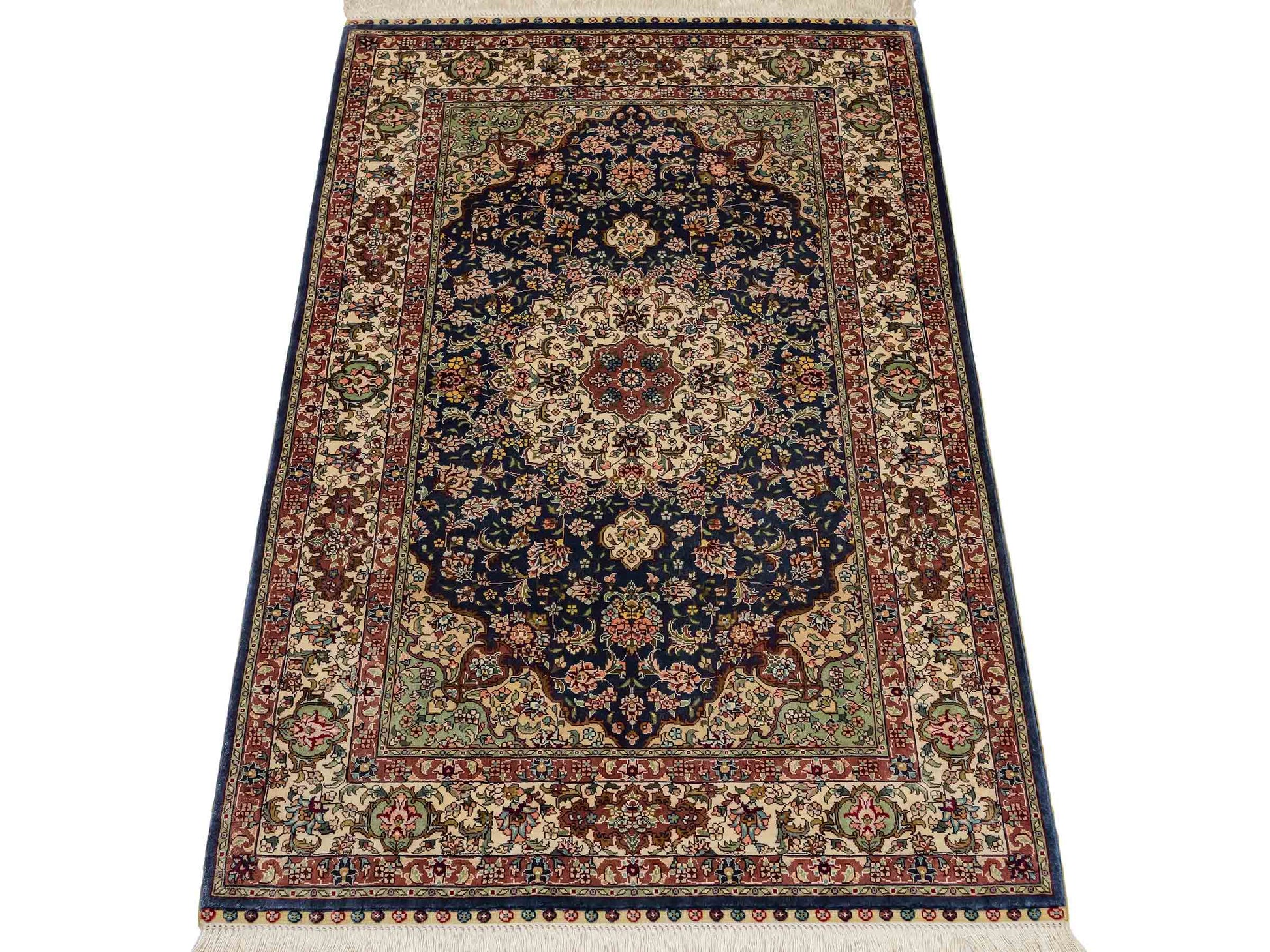 Sehr feiner, handgeknüpfter Khademi Orientteppich mit Ghom Design aus reiner Seide, blau, creme. 123x78 cm. Vertrieb durch Jupiter Intl.