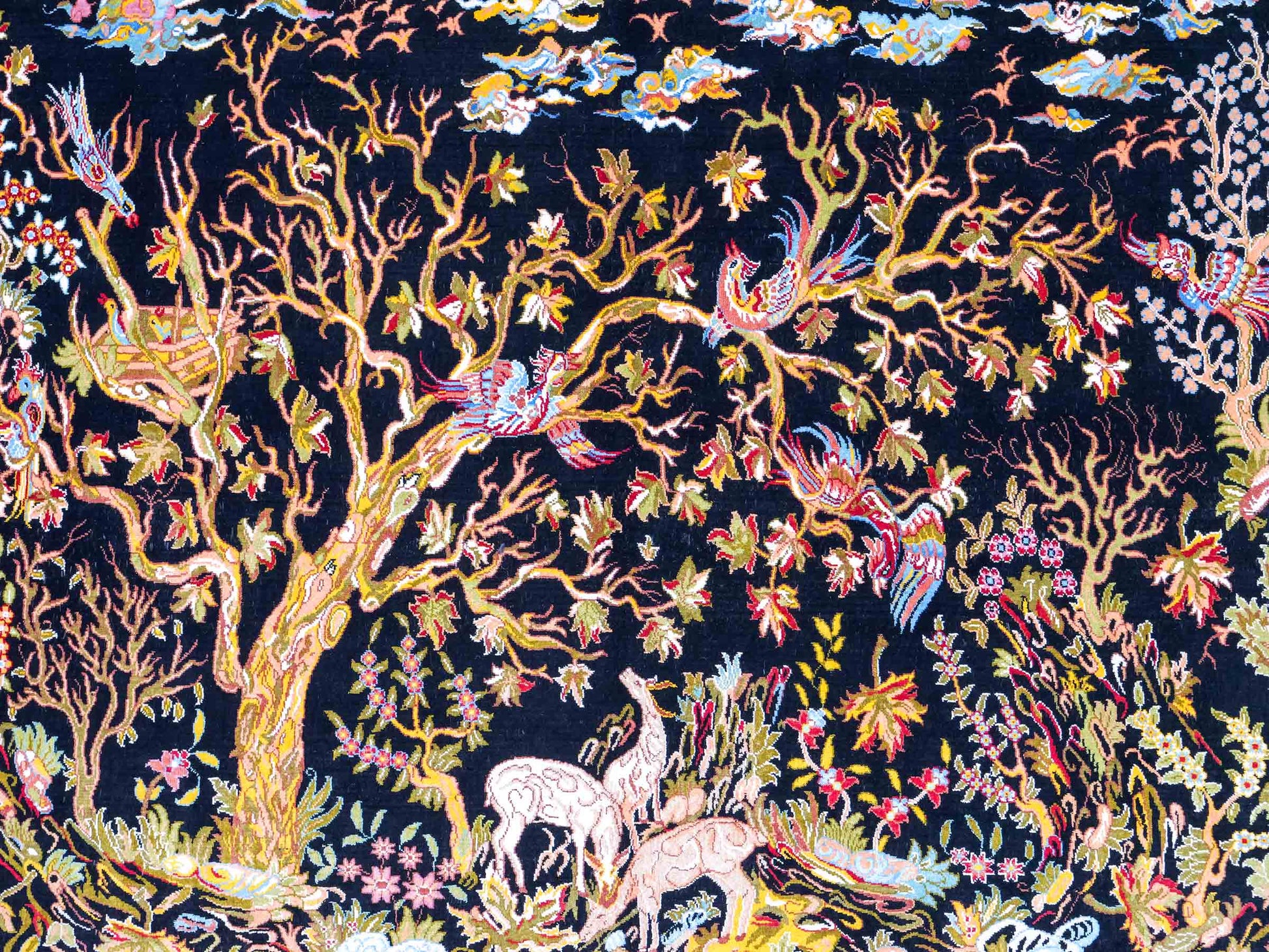 Sehr feiner, handgeknüpfter Khademi Ghom Orientteppich aus Seide, schwarz, rot, pink, blau. 124x110 cm. Vertrieb durch Jupiter Intl.