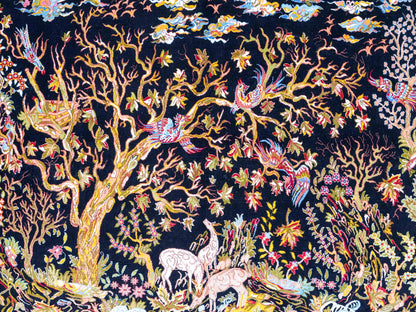Sehr feiner, handgeknüpfter Khademi Ghom Orientteppich aus Seide, schwarz, rot, pink, blau. 124x110 cm. Vertrieb durch Jupiter Intl.