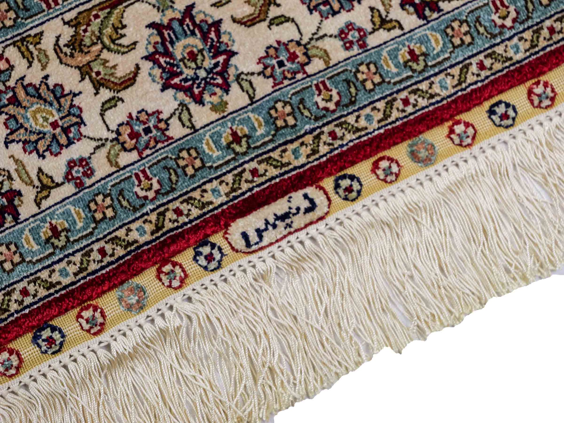 Sehr feiner, handgeknüpfter Khademi Orientteppich mit Ghom Design aus reiner Seide, rot, creme. 124x78 cm. Vertrieb durch Jupiter Intl.