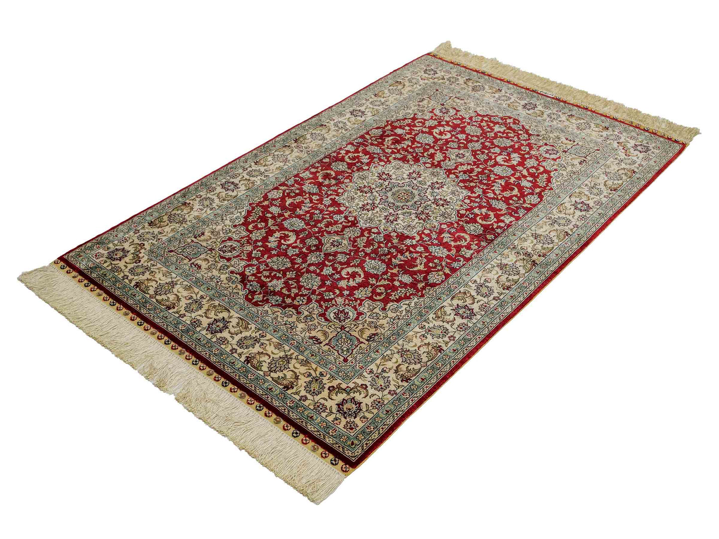Sehr feiner, handgeknüpfter Khademi Orientteppich mit Ghom Design aus reiner Seide, rot, creme. 124x78 cm. Vertrieb durch Jupiter Intl.