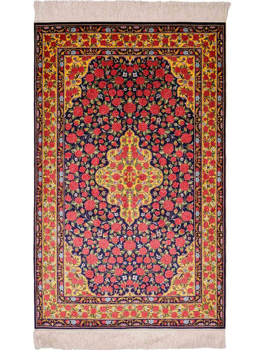 Sehr feiner, handgeknüpfter Khademi Orientteppich mit Ghom Design aus reiner Seide, blau, gelb, rot. 124x78 cm. Vertrieb durch Jupiter Intl.