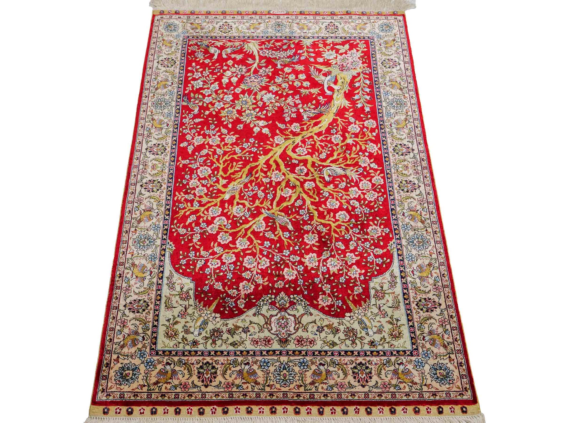 Sehr feiner, handgeknüpfter Khademi Orientteppich mit Ghom Design aus reiner Seide, rot, creme. 124x79 cm. Vertrieb durch Jupiter Intl.