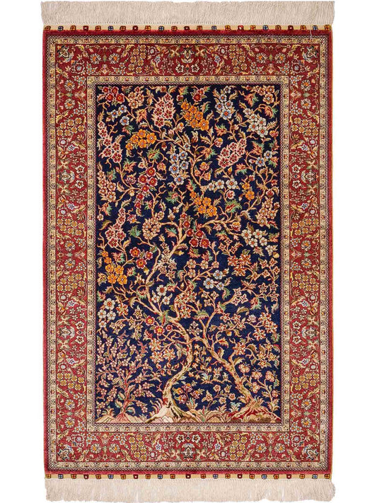 Sehr feiner, handgeknüpfter Khademi Orientteppich mit Ghom Design aus reiner Seide, blau, rot. 124x79 cm. Vertrieb durch Jupiter Intl.