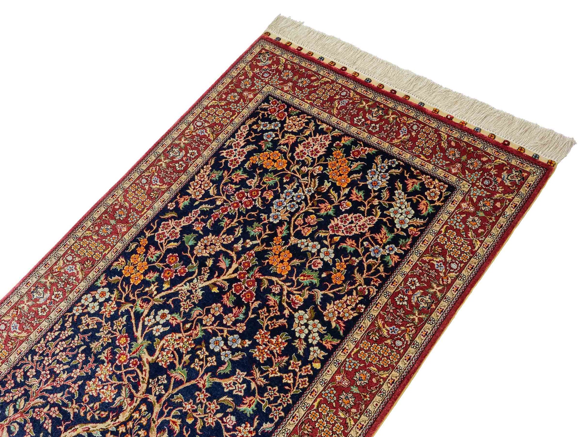 Sehr feiner, handgeknüpfter Khademi Orientteppich mit Ghom Design aus reiner Seide, blau, rot. 124x79 cm. Vertrieb durch Jupiter Intl.
