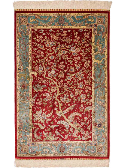 Sehr feiner, handgeknüpfter Khademi Orientteppich mit Ghom Design aus reiner Seide, rot, blau, creme. 124x79 cm. Vertrieb durch Jupiter Intl.