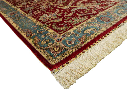Sehr feiner, handgeknüpfter Khademi Orientteppich mit Ghom Design aus reiner Seide, rot, blau, creme. 124x79 cm. Vertrieb durch Jupiter Intl.