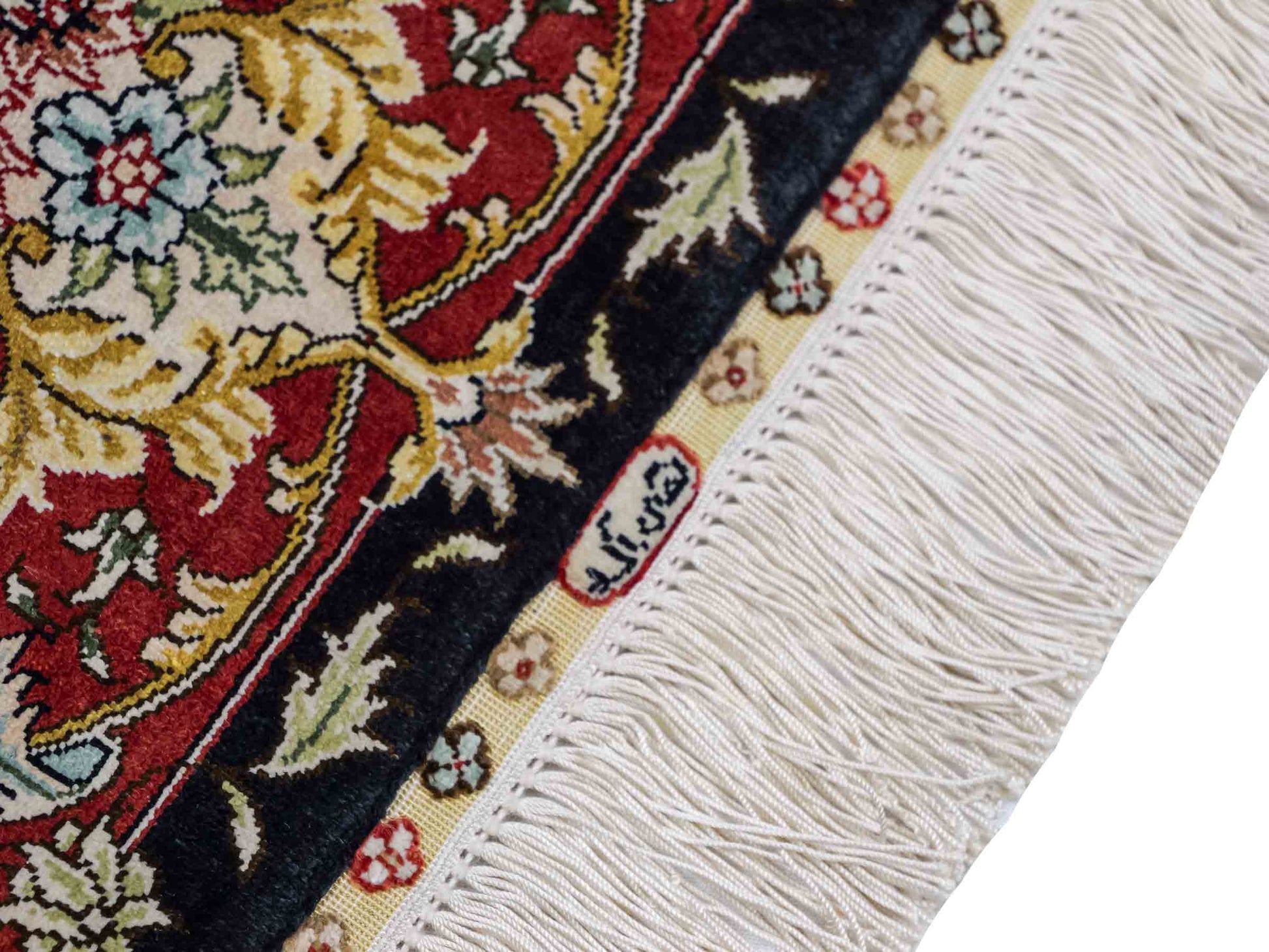Sehr feiner, handgeknüpfter Khademi Orientteppich mit Ghom Design aus reiner Seide, schwarz, blau, rot, gold. 124x79 cm. Vertrieb durch Jupiter Intl.