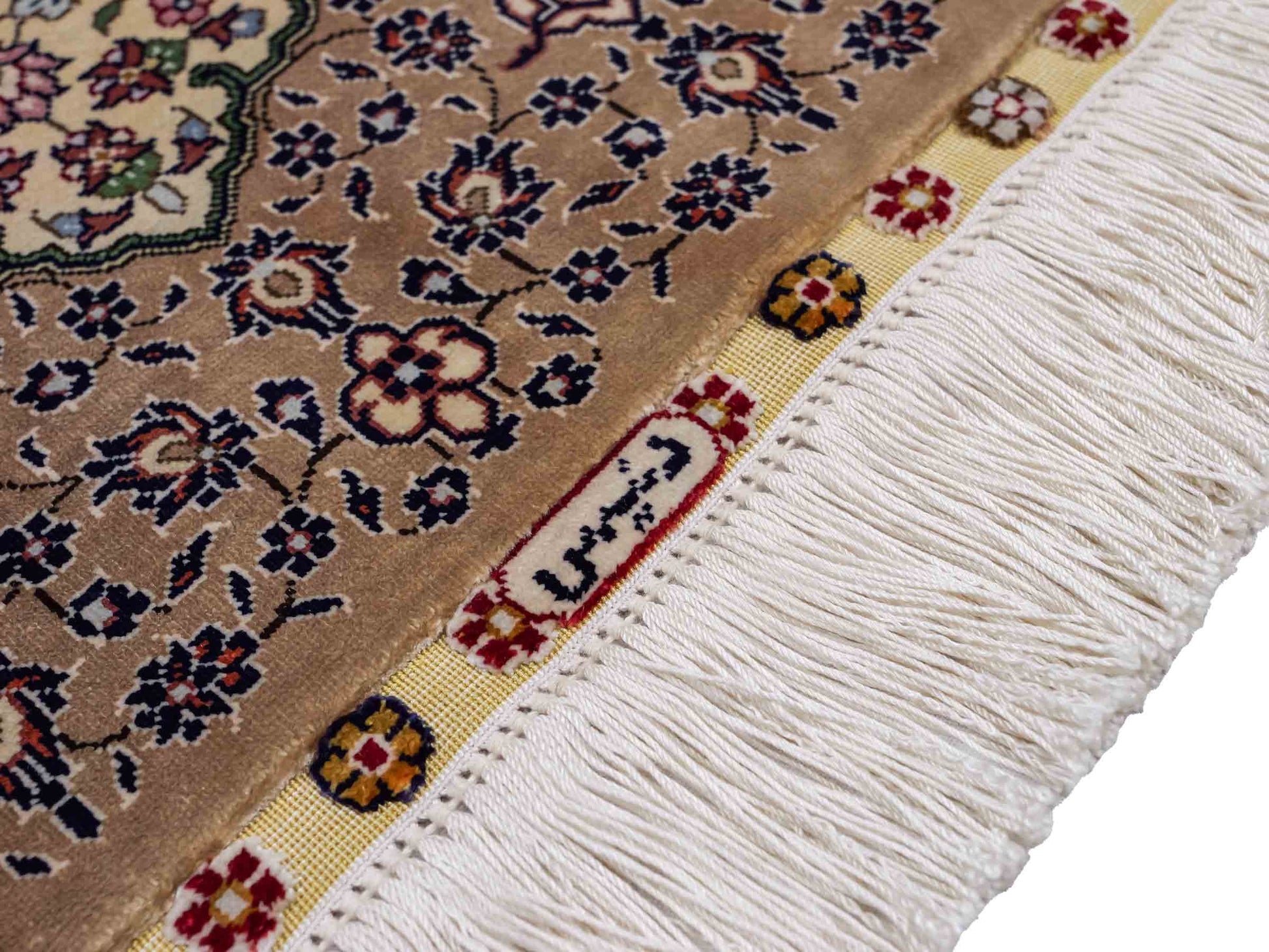 Sehr feiner, handgeknüpfter Khademi Ghom Orientteppich aus Seide, beige, braun, creme. 130x94 cm. Vertrieb durch Jupiter Intl.