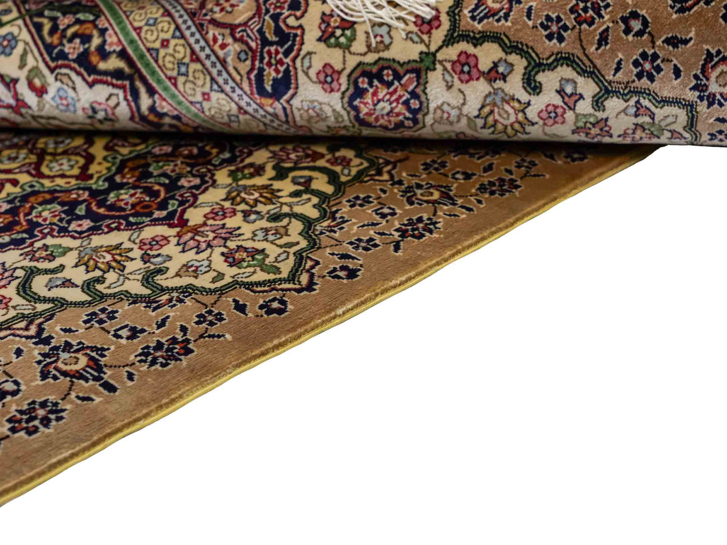 Sehr feiner, handgeknüpfter Khademi Ghom Orientteppich aus Seide, beige, braun, creme. 130x94 cm. Vertrieb durch Jupiter Intl.