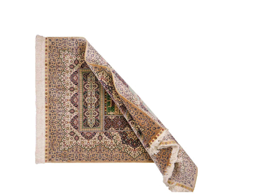Sehr feiner, handgeknüpfter Khademi Ghom Orientteppich aus Seide, beige, braun, creme. 130x94 cm. Vertrieb durch Jupiter Intl.