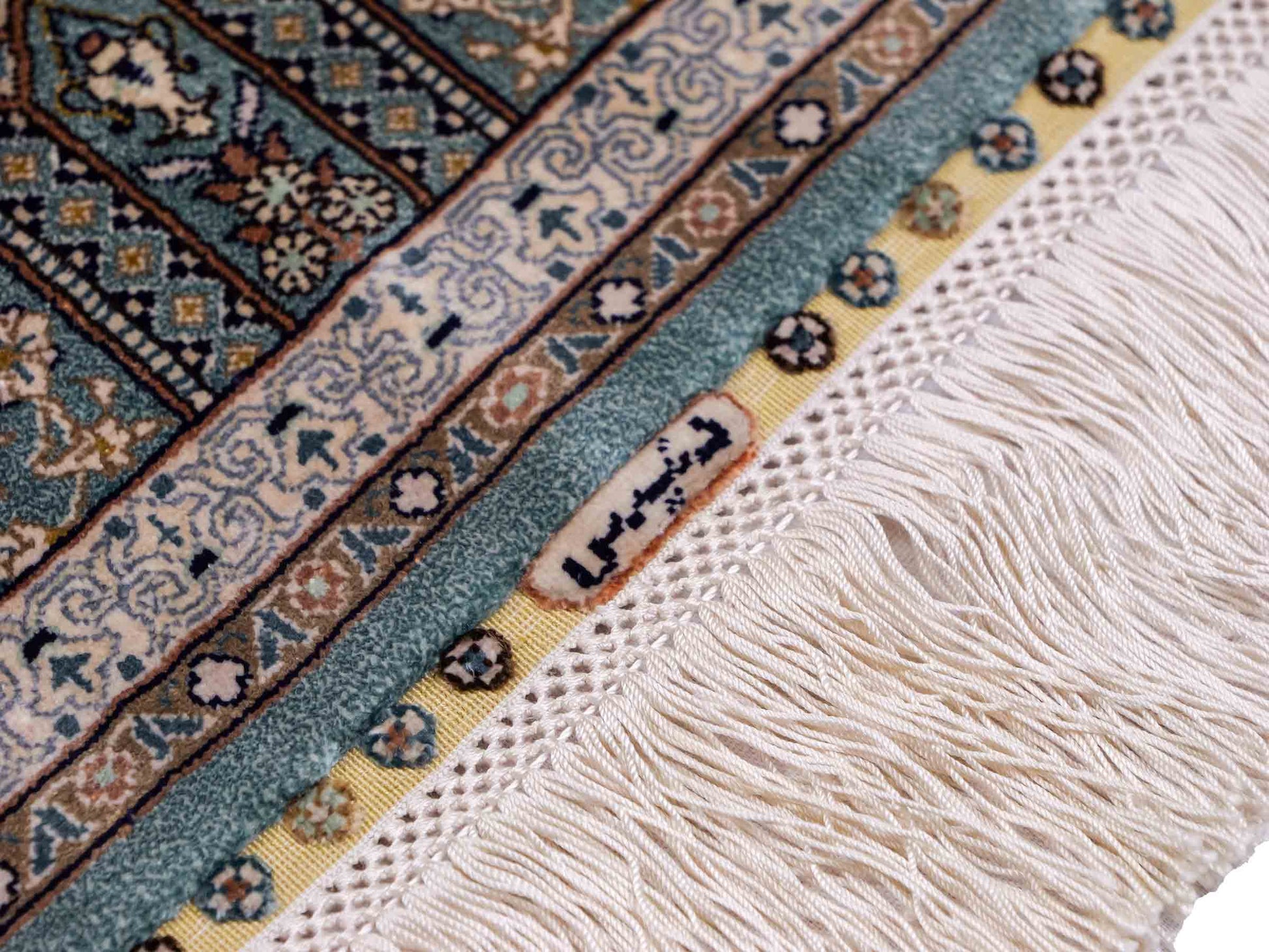Extrem feiner, handgeknüpfter Khademi Orientteppich mit Ghom Design aus purer Seide, blau, multicolor. 139x93 cm. Vertrieb durch Jupiter Intl.