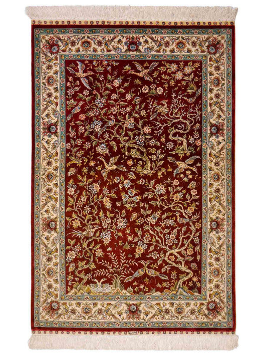 Sehr feiner, handgeknüpfter Khademi Ghom Orientteppich aus Seide, rot, creme. 139x94 cm. Vertrieb durch Jupiter Intl.