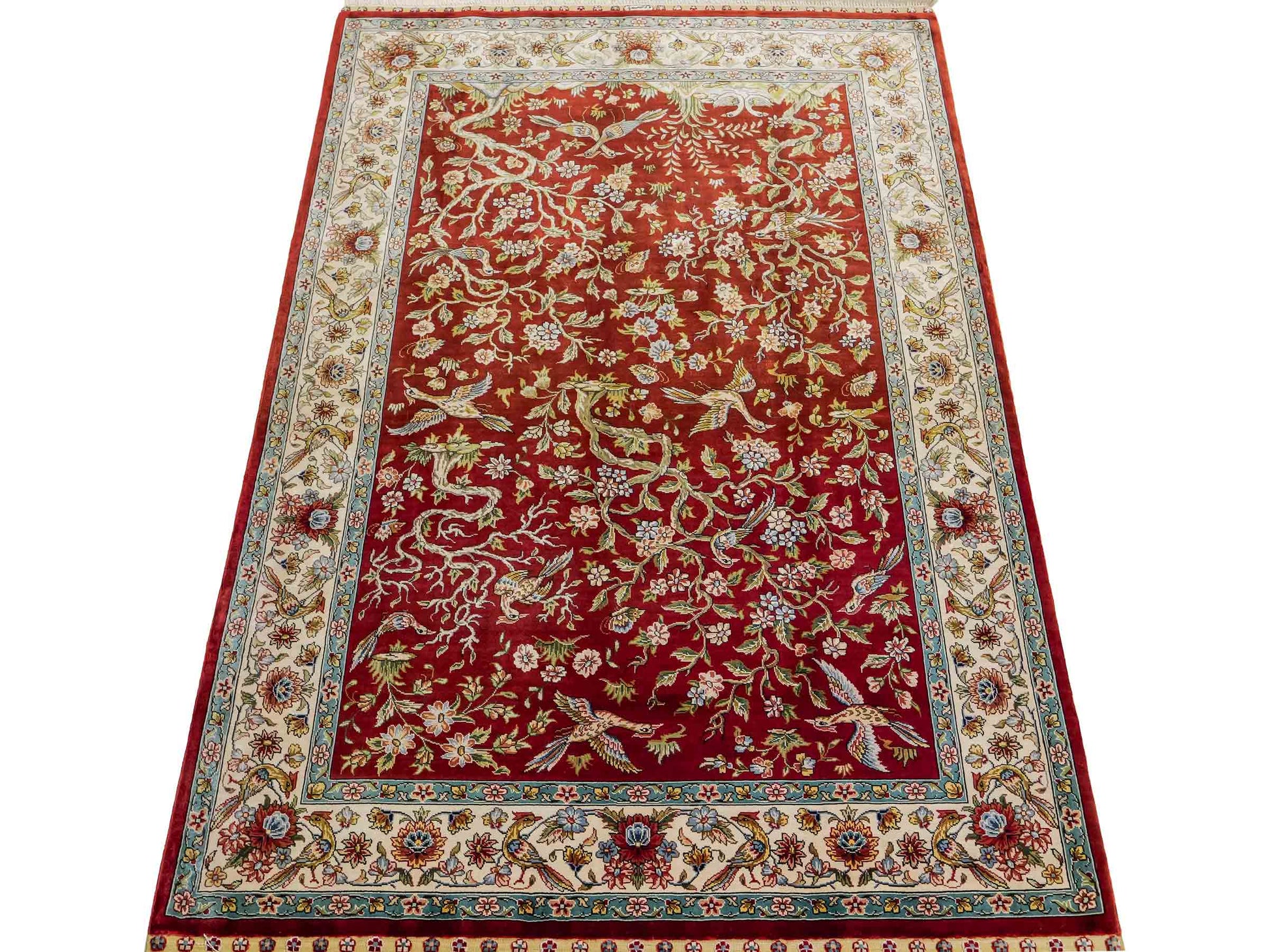 Sehr feiner, handgeknüpfter Khademi Ghom Orientteppich aus Seide, rot, creme. 139x94 cm. Vertrieb durch Jupiter Intl.