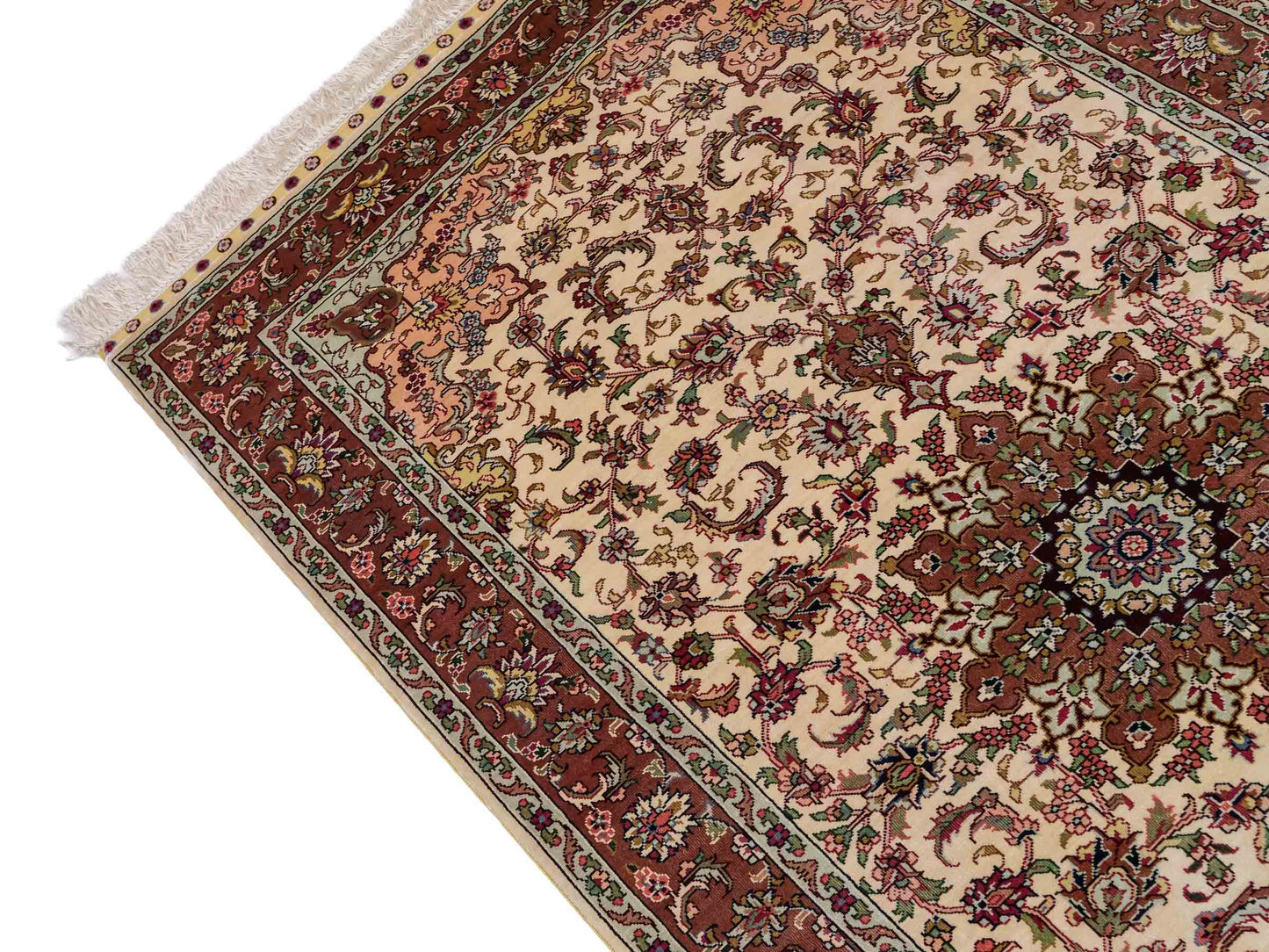 Sehr feiner, handgeknüpfter Khademi Läufer Orientteppich mit Ghom Design aus reiner Seide, creme, rosa. 140x71 cm. Vertrieb durch Jupiter Intl.