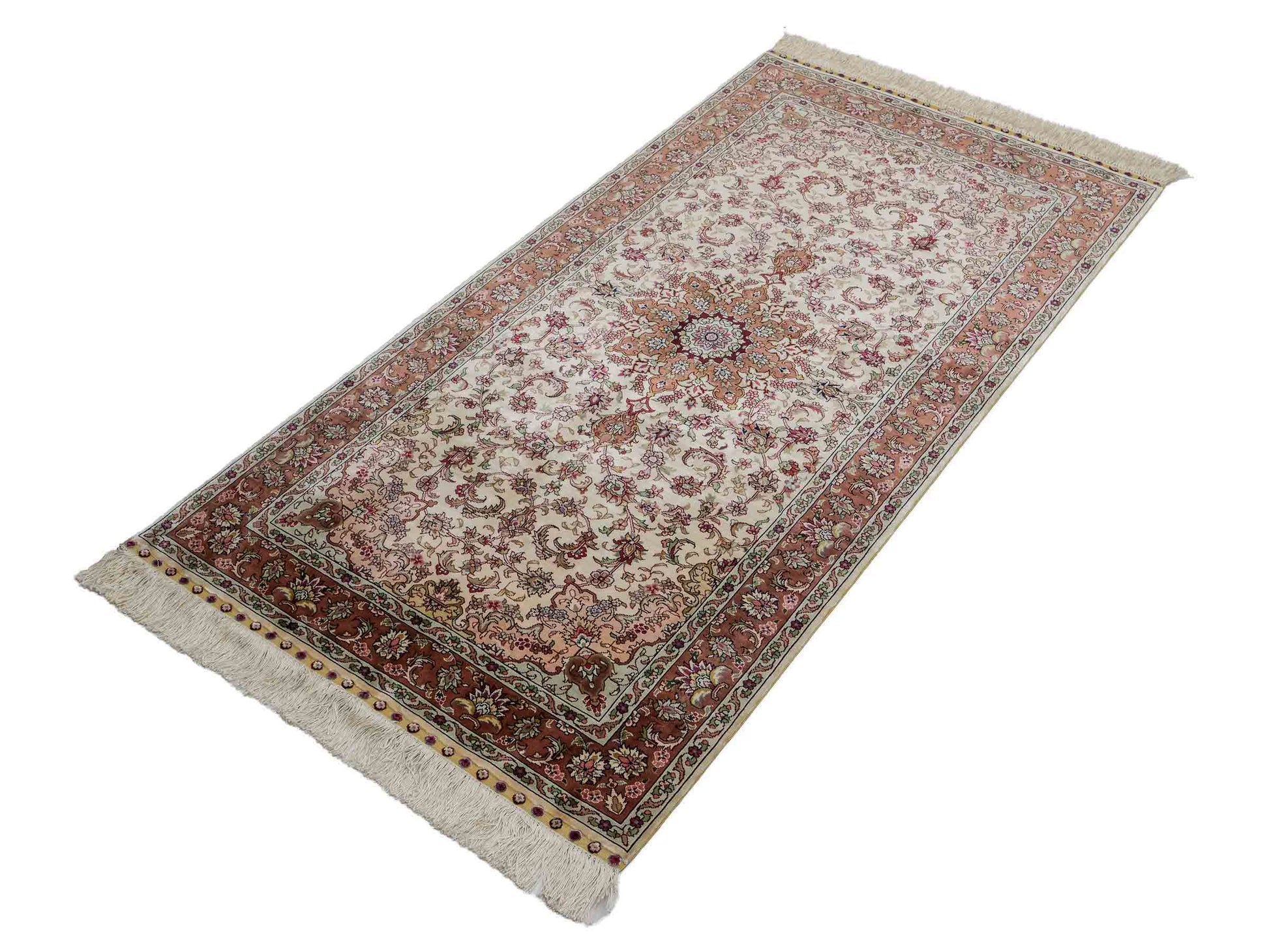Sehr feiner, handgeknüpfter Khademi Läufer Orientteppich mit Ghom Design aus reiner Seide, creme, rosa. 140x71 cm. Vertrieb durch Jupiter Intl.