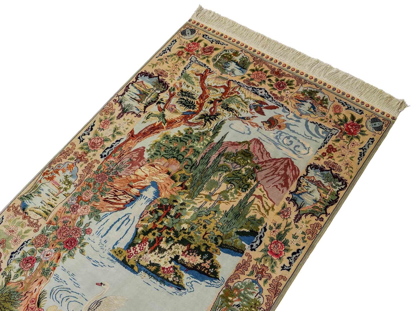 Sehr feiner, handgeknüpfter Khademi Orientteppich mit Ghom Design aus reiner Seide, creme, weiß, grün, multicolor. 140x79 cm. Vertrieb durch Jupiter Intl.