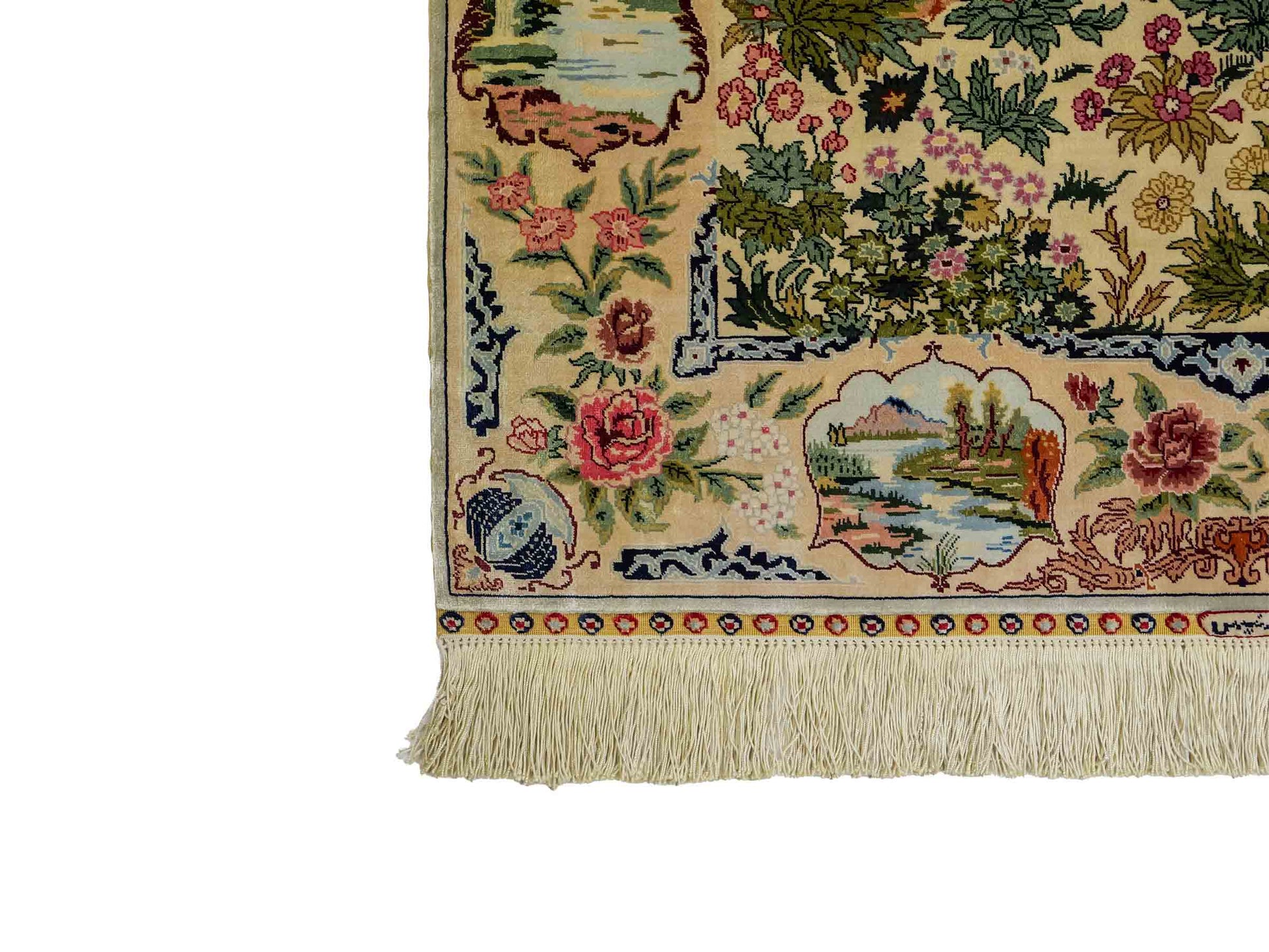 Sehr feiner, handgeknüpfter Khademi Orientteppich mit Ghom Design aus reiner Seide, creme, weiß, grün, multicolor. 140x79 cm. Vertrieb durch Jupiter Intl.