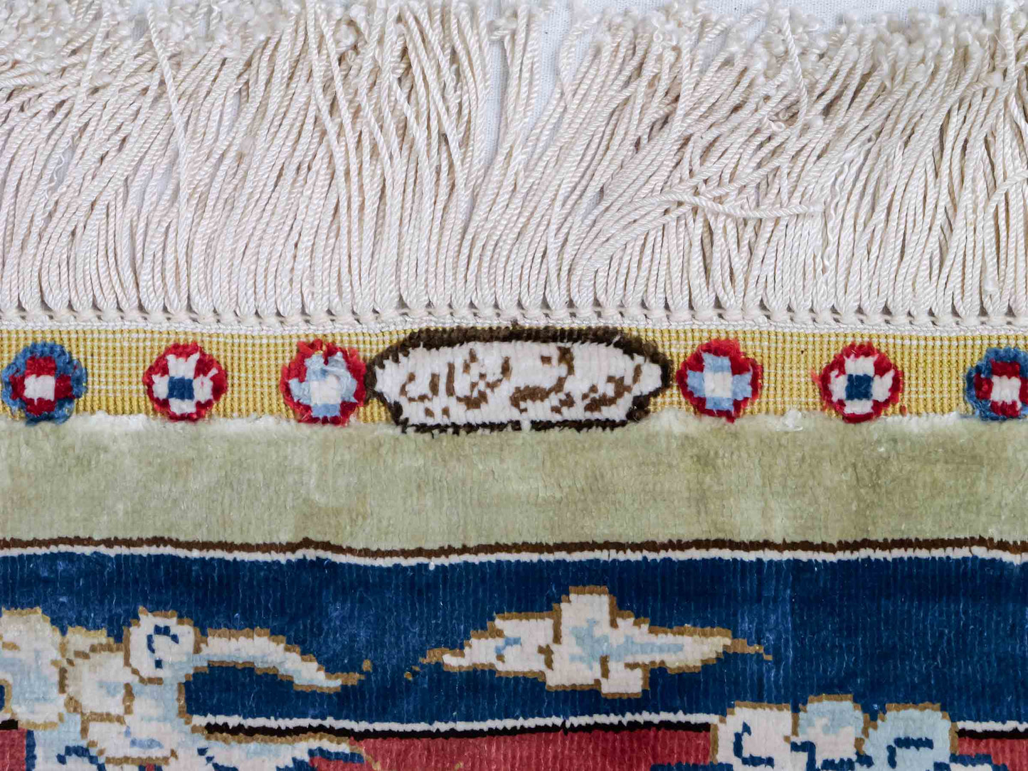 Sehr feiner, handgeknüpfter, chinesischer Ghom Orientteppich aus Seide, creme, rosa, blau. 140x93 cm. Verkauf durch Jupiter Intl.