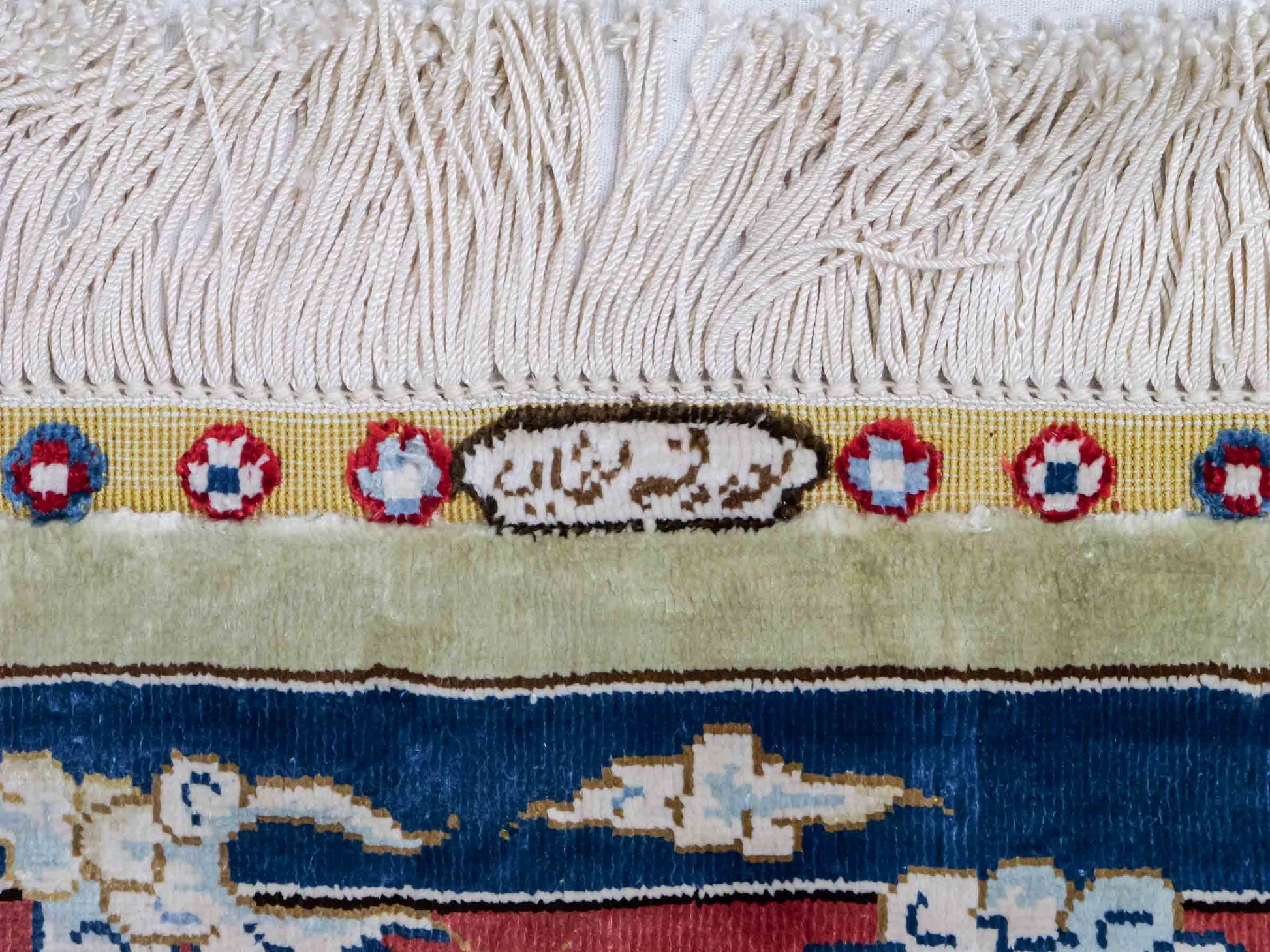 Sehr feiner, handgeknüpfter, chinesischer Ghom Orientteppich aus Seide, creme, rosa, blau. 140x93 cm. Verkauf durch Jupiter Intl.