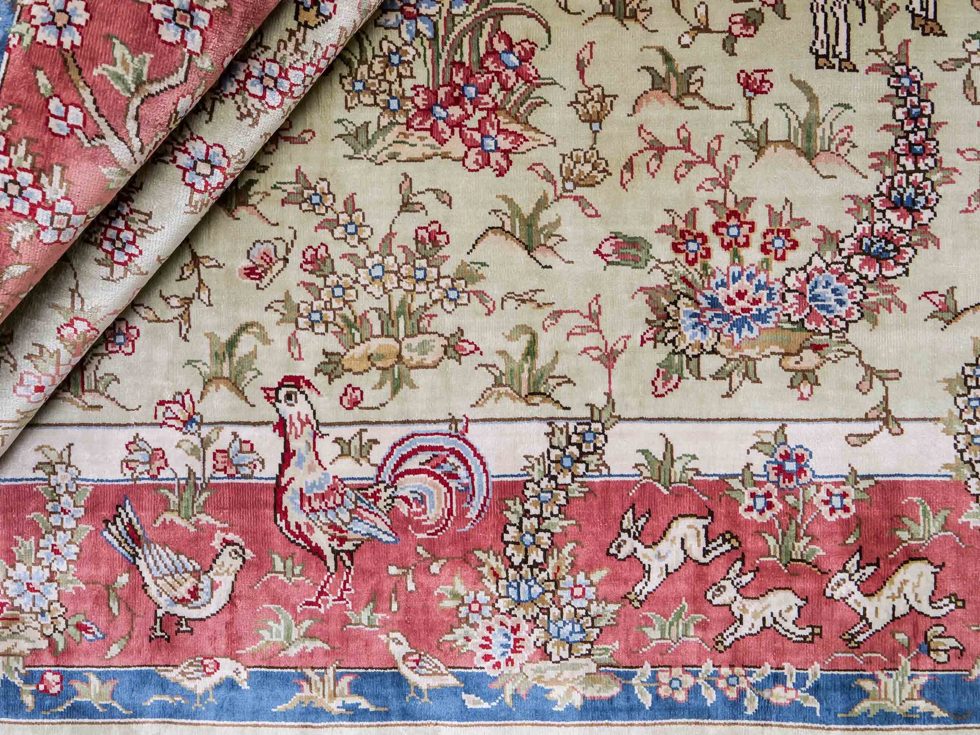 Sehr feiner, handgeknüpfter, chinesischer Ghom Orientteppich aus Seide, creme, rosa, blau. 140x93 cm. Verkauf durch Jupiter Intl.