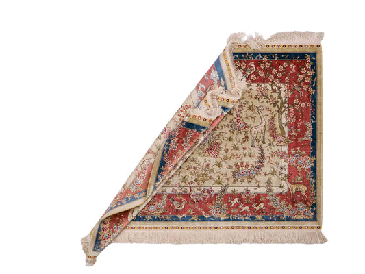Sehr feiner, handgeknüpfter, chinesischer Ghom Orientteppich aus Seide, creme, rosa, blau. 140x93 cm. Verkauf durch Jupiter Intl.
