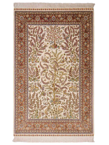 Sehr feiner, handgeknüpfter Khademi Orientteppich mit Ghom  Design aus reiner Seide, creme, weiß, rosa. 140x95 cm. Vertrieb durch Jupiter Intl.